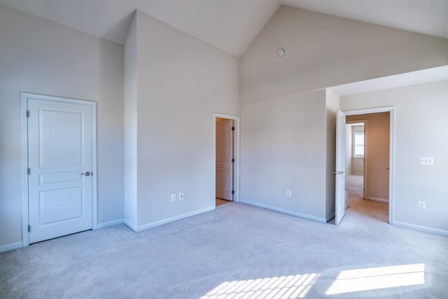 Building Photo - Gorgeous And Upgraded 2 Bedroom 3.5 Bathroom End Unit Townhome In Popular Shirlington Crest