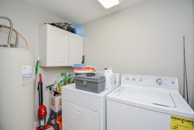 Building Photo - 400-1/2 4th St