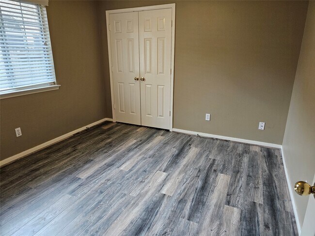 Building Photo - 27182 Kings Manor Dr S