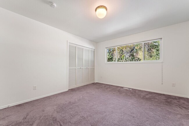 Building Photo - 4-Bedroom Luxury Home for Rent by Portland...