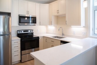 Building Photo - 102-108 Westford St - 102-1