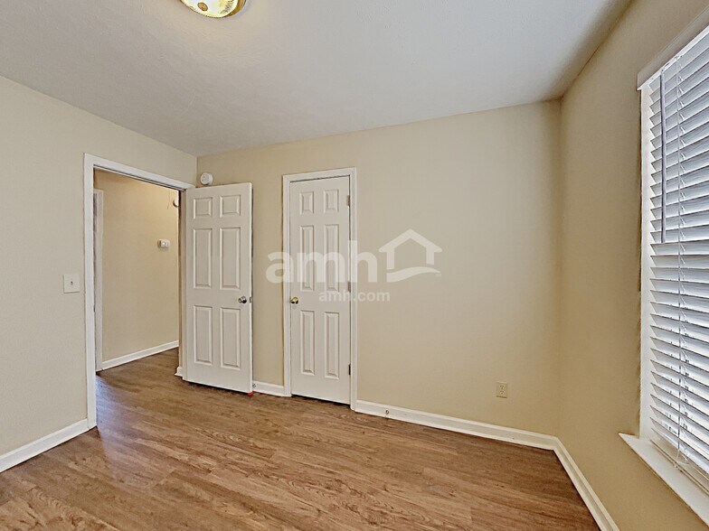 Building Photo - 1200 Larzelere Ln