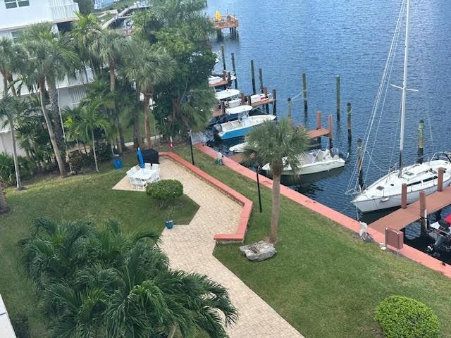 Building Photo - 400 Golden Isles Dr