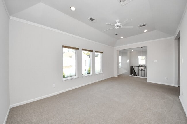 Building Photo - 1715 Maravilla Dr