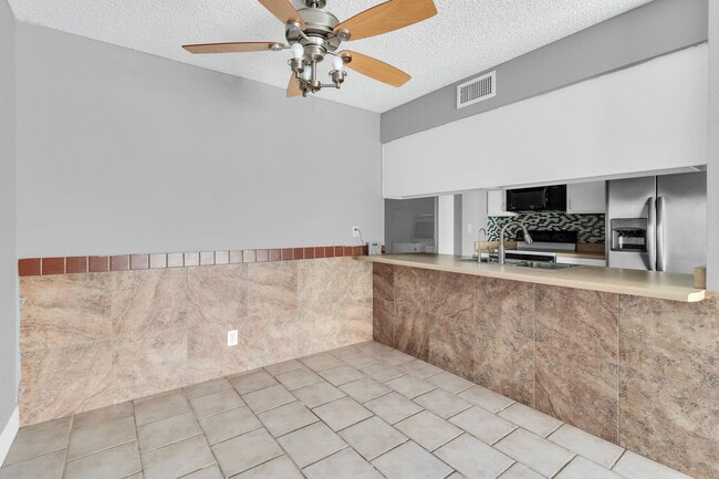 Building Photo - 8022 N 32nd Dr