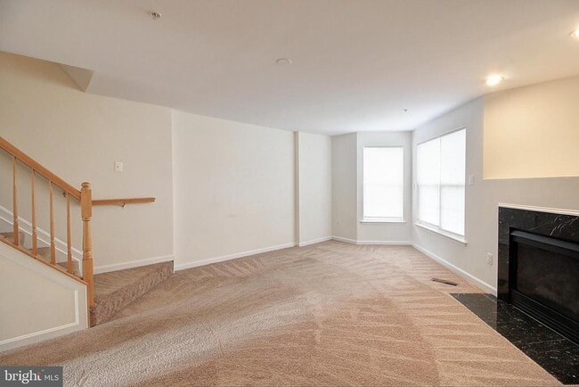 Building Photo - 607 Cawley Dr