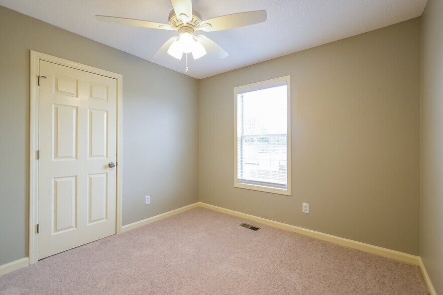 Building Photo - 414 Ivy Crest Dr