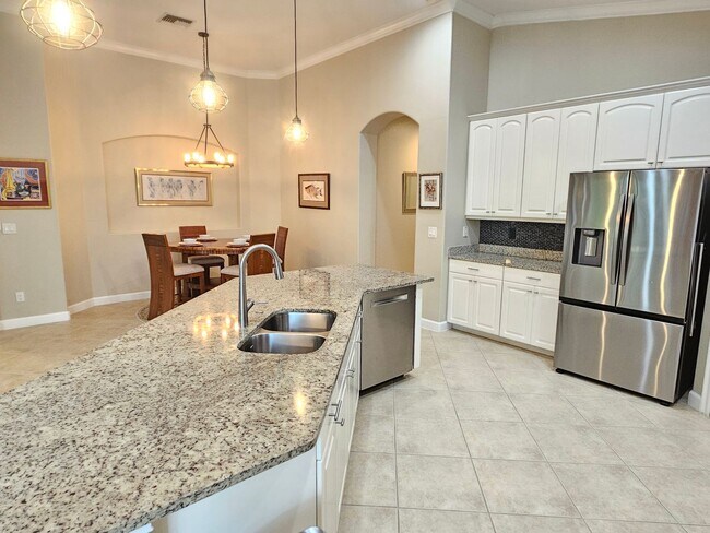 Building Photo - Annual Furnished or Unfurnished 3 Bedroom 2 Bathroom Second Floor Condo in Venetian Golf & River ...