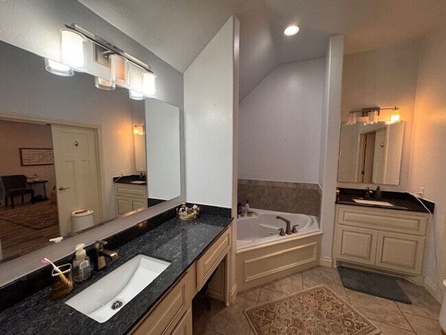 Building Photo - WOW! This home has it all, 3 full bathrooms, 5 true bedrooms AND a bonus room. great outdoor spac...