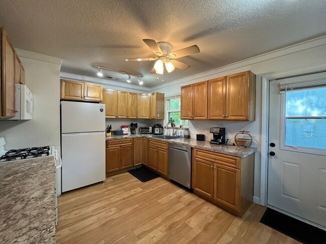 Building Photo - 1816 Weeks Ave