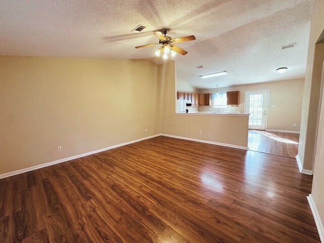 Building Photo - 102 Calli St