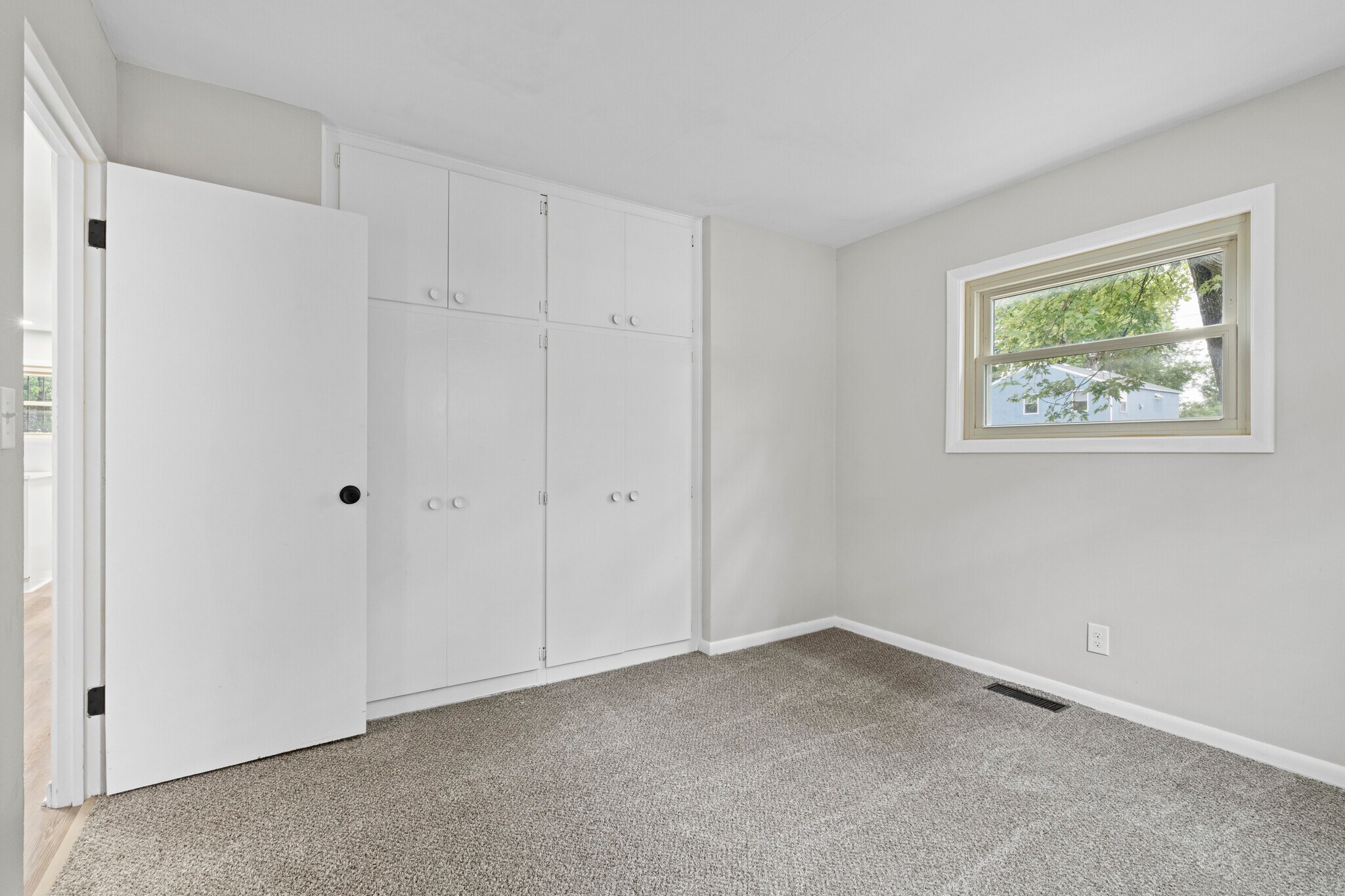 Building Photo - 986 Loretta Ave