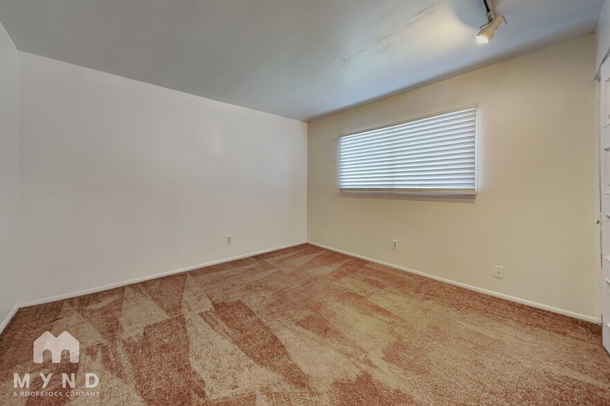 Building Photo - 5823 N 81st St