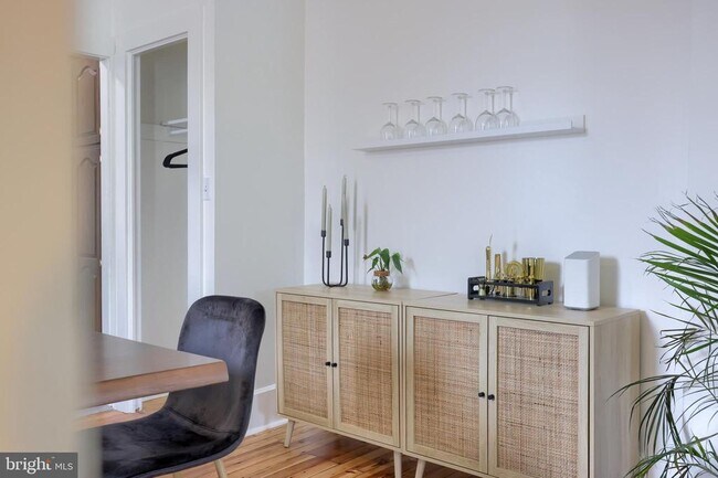 Building Photo - 136 E Harrisburg Ave