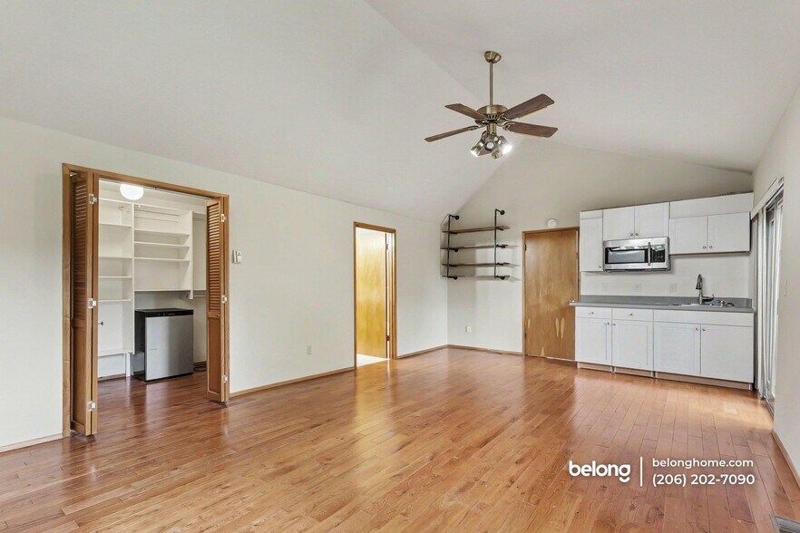 Building Photo - 14124 Phinney Ave N