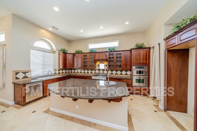 Building Photo - 17425 Cyrus Ln