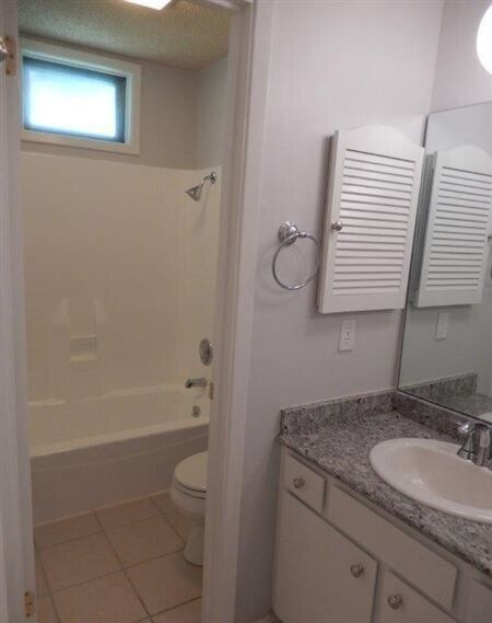 Building Photo - Available July 6: Spacious Home With Large...