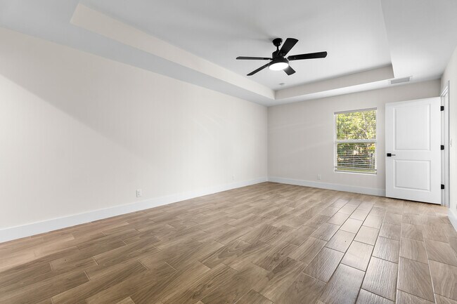 Building Photo - 3003 SE Fairmont St