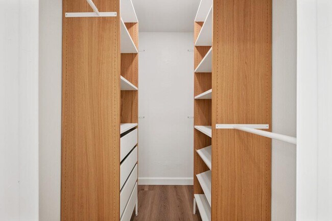 Building Photo - 7201 Chimney Corners