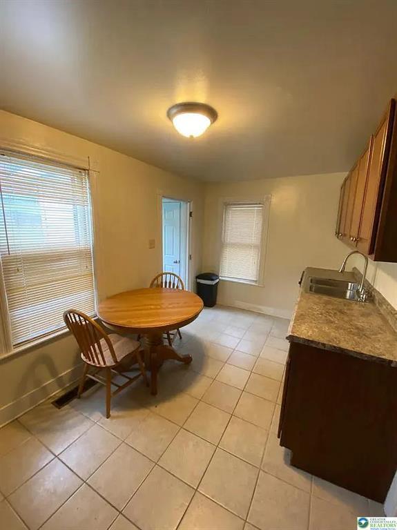 Building Photo - 528 Selfridge St