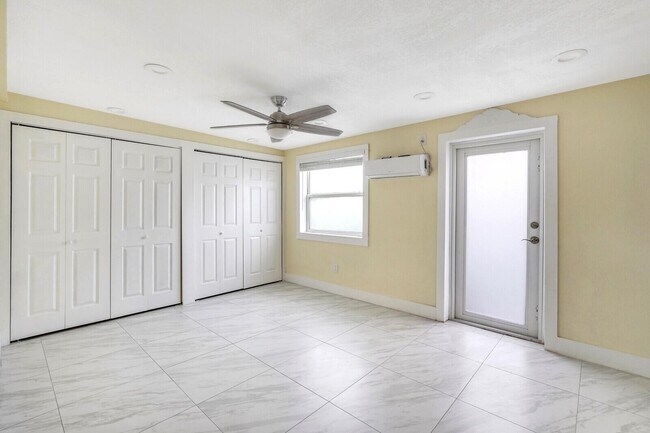 Building Photo - 4389 Bellewood St