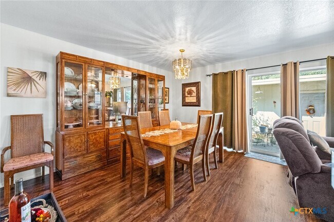 Building Photo - 619 Strings Dr