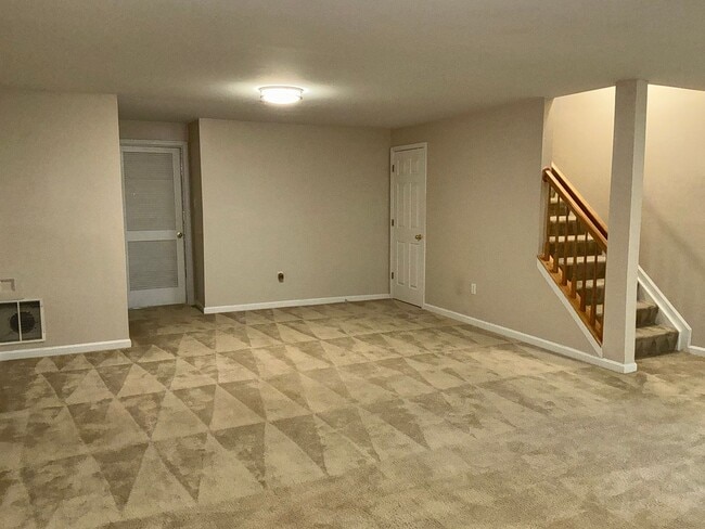 Building Photo - Very well maintained 3BR 2.5BA 3 level townhome located in the Milestone Community of Germantown