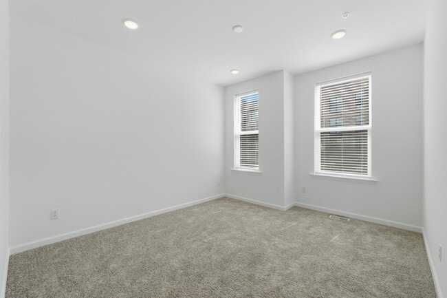 Building Photo - 400 Willow St