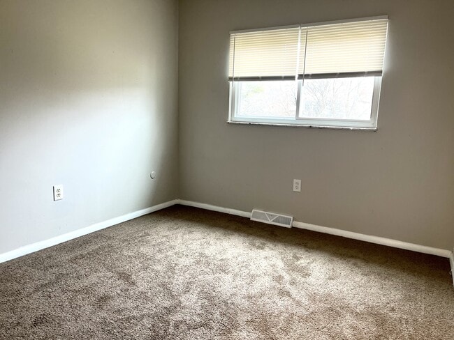 Building Photo - 6390 Firethorn Ave