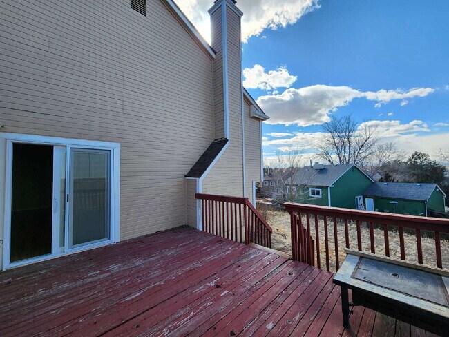 Building Photo - Beautiful 3 Bedroom Home In Great Neighborhood!