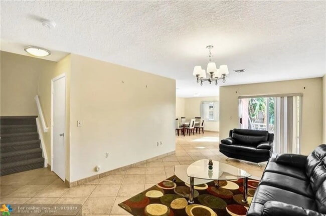 Building Photo - 4050 Eastridge Dr