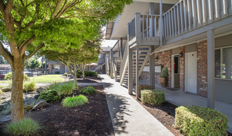 Building Photo - Highland Court Apartments