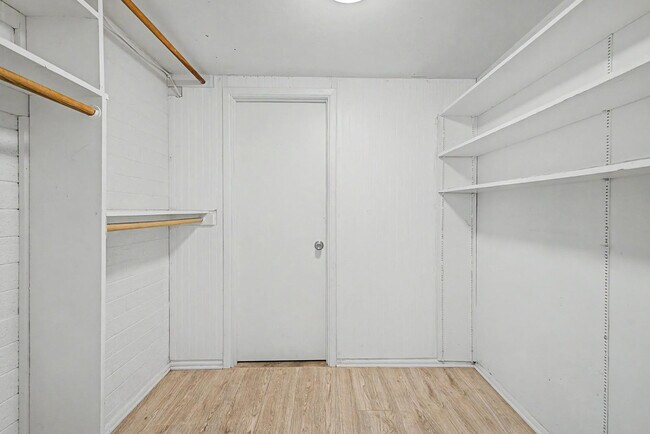 Building Photo - 10606 W Oakmont Dr