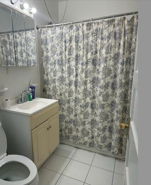 Building Photo - 1403 West Virginia Ave NE