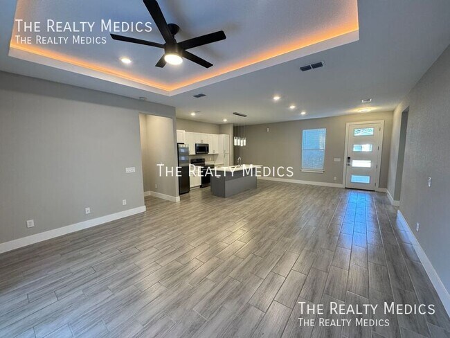 Building Photo - 304 Big Sioux Ln