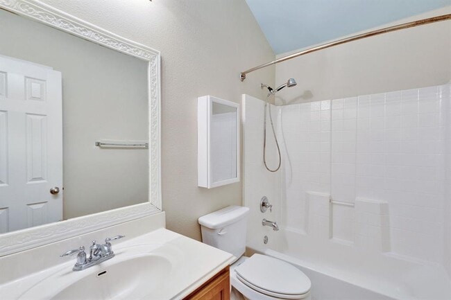 Building Photo - 507 King Eider Ln
