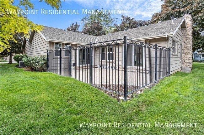 Building Photo - 3108 Woodbrook Pl