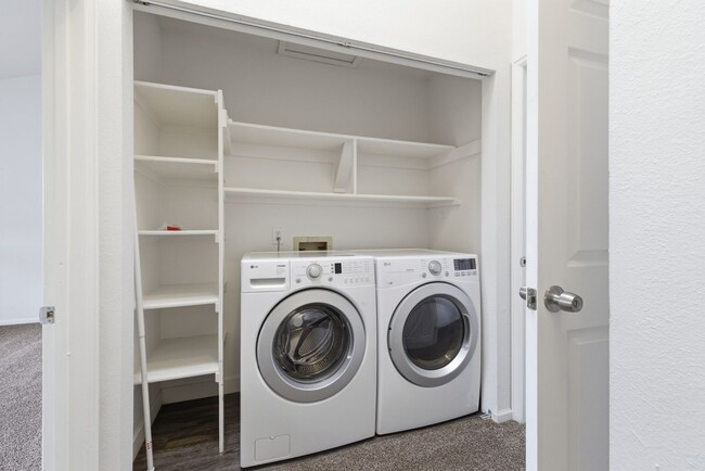 Building Photo - Newly Updated Throughout 2-Bed, 2.5-Bath Condo in Great Fort Collins Location!