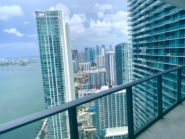 Building Photo - 650 NE 32nd St