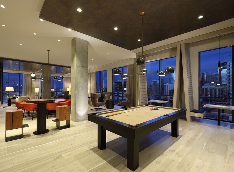 Building Photo - 30 N Sangamon St