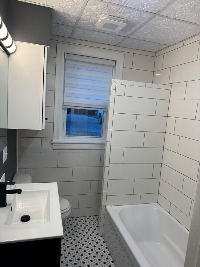 Building Photo - 922 Jefferson St