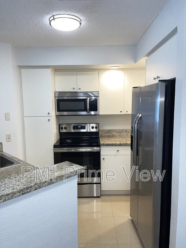 Building Photo - 3410 Pinewalk Dr N