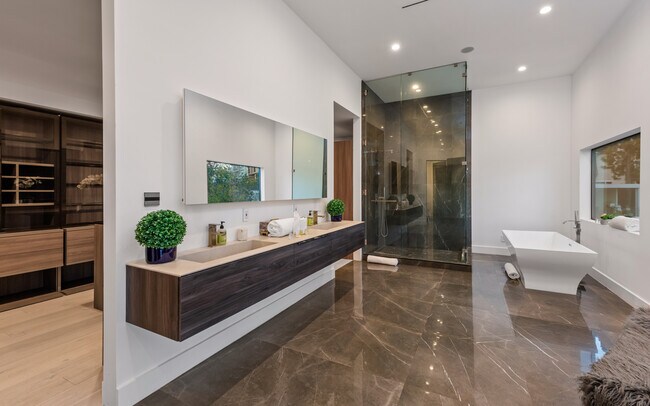 Building Photo - 7567 Hermes Dr