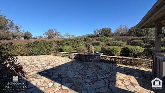 Building Photo - Stunning 3 Bedroom / 3 Bathroom Home Surrounded by Vineyards & Breathtaking Views