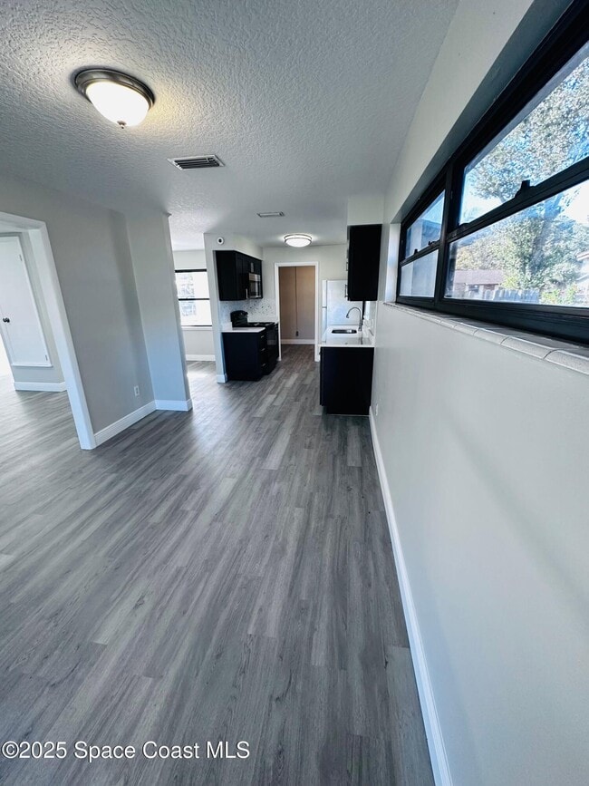 Building Photo - 1076 Hermosa Dr