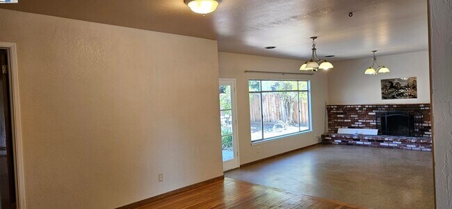 Building Photo - 41772 Chadbourne Dr