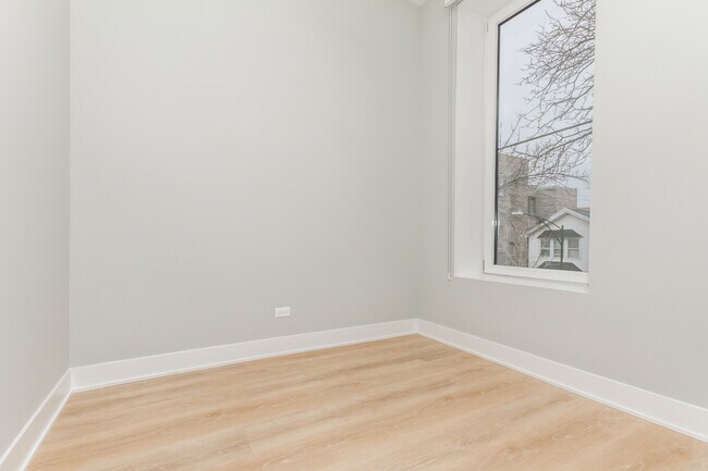 Building Photo - 911 S Miller St