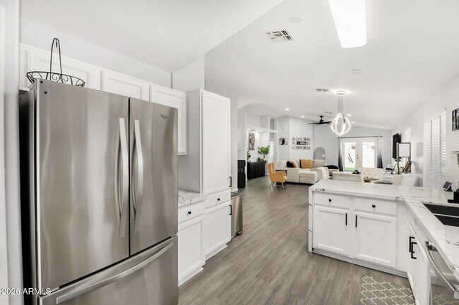 Building Photo - 10420 W Reade Ave