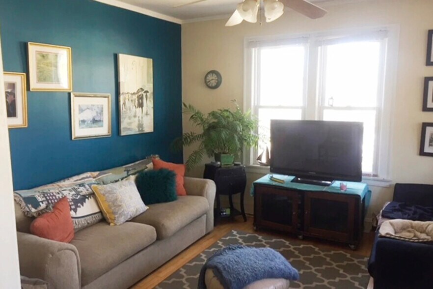 Building Photo - 733 Elm St