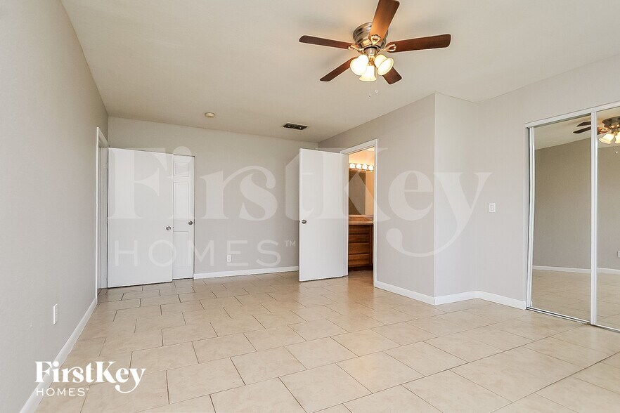 Building Photo - 1715 N Lake Shipp Dr